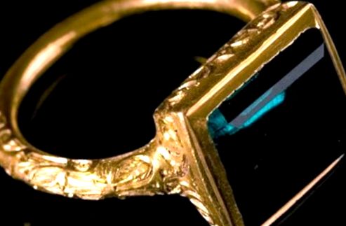 Un inel de smarald găsit relativ recent