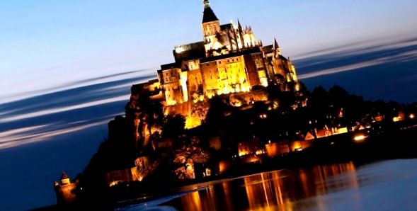 Oraș pe Mont Saint-Michel, Franța
