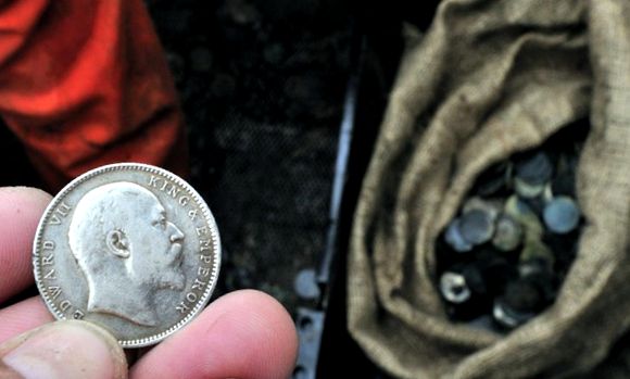 Monede de argint de pe nava Cairo