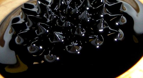 Ferrofluid într-un câmp magnetic