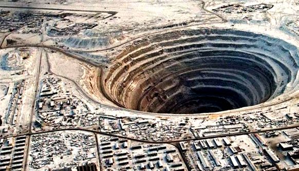 Așezarea Mirny - o carieră de diamante în Yakutia