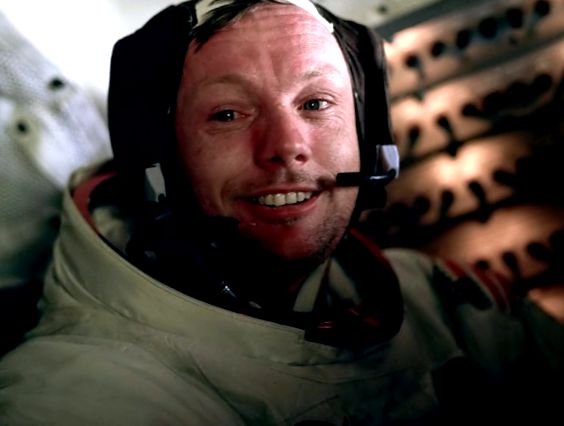 Neil Armstrong la bordul Apollo 11