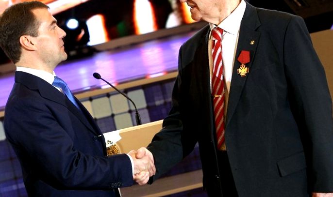 Serghei Kapitsa a fost premiat de președintele Rusiei