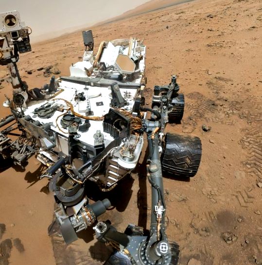 Roverul de curiozitate explorează planeta Marte